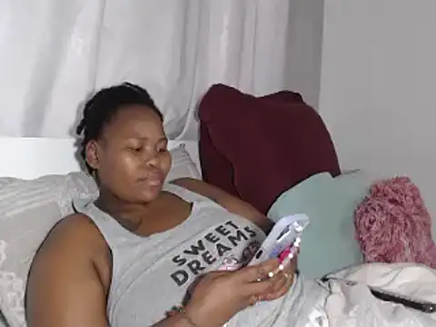 Snapshot of Real1SweetQueen chatting on September 2025 09:10:02 AM Real1SweetQueen online show from September 2025 09:10:02 AM