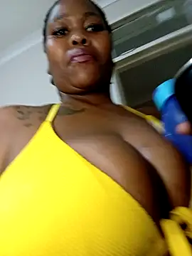 Snapshot of Real1SweetQueen chatting on December 2025 07:58:02 AM Real1SweetQueen online show from December 2025 07:58:02 AM