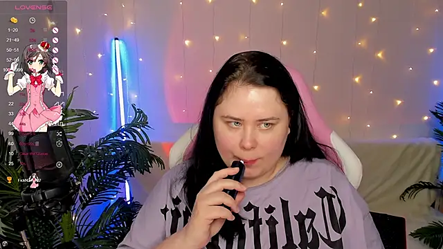 Snapshot of Akemi_BBW chatting on December 2024 10:18:01 PM Akemi BBW online show from December 2024 10:18:01 PM
