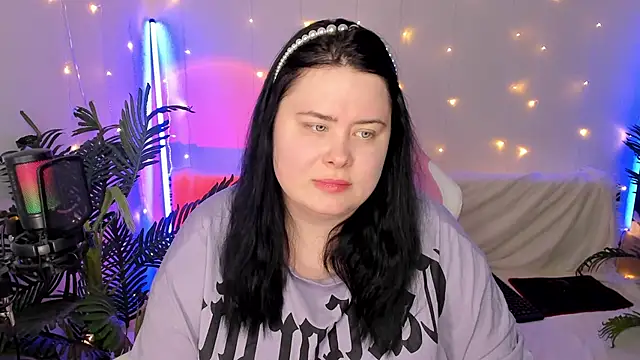 Snapshot of Akemi_BBW chatting on December 2024 06:37:02 PM Akemi BBW online show from December 2024 06:37:02 PM