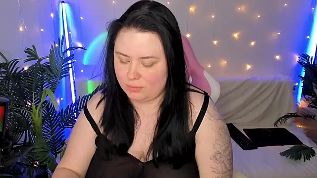 Snapshot of Akemi_BBW chatting on December 2024 05:37:01 PM Akemi BBW online show from December 2024 05:37:01 PM