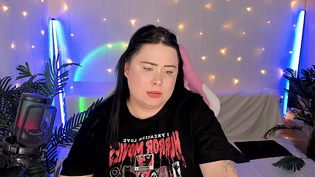 Snapshot of Akemi_BBW chatting on December 2024 09:15:02 PM Akemi BBW online show from December 2024 09:15:02 PM