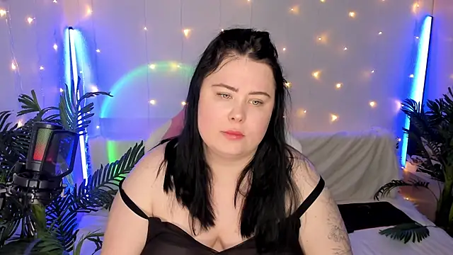 Snapshot of Akemi_BBW chatting on December 2024 06:20:02 PM Akemi BBW online show from December 2024 06:20:02 PM