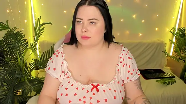 Snapshot of Akemi_BBW chatting on January 2025 03:08:01 PM Akemi BBW online show from January 2025 03:08:01 PM
