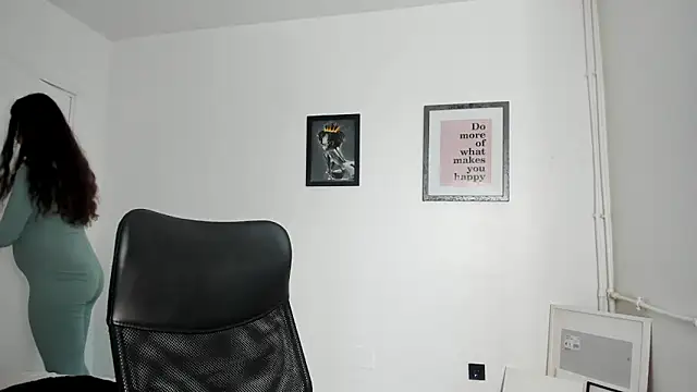 Snapshot of PortraitMarie chatting on December 2024 12:19:02 PM PortraitMarie online show from December 2024 12:19:02 PM