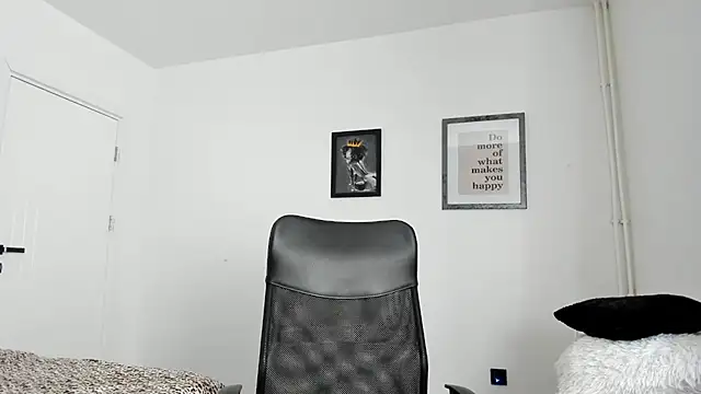 Snapshot of PortraitMarie chatting on December 2024 02:16:02 PM PortraitMarie online show from December 2024 02:16:02 PM