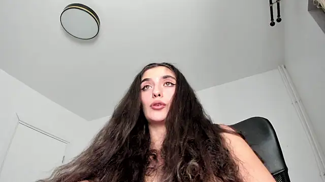 Snapshot of PortraitMarie chatting on December 2024 08:32:01 PM PortraitMarie online show from December 2024 08:32:01 PM