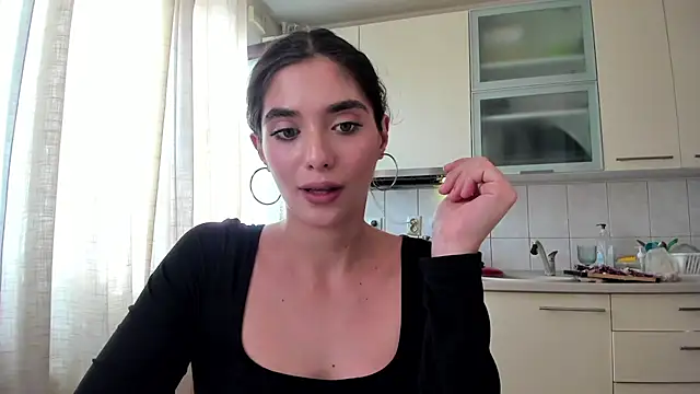 Snapshot of PortraitMarie chatting on January 2025 01:22:02 PM PortraitMarie online show from January 2025 01:22:02 PM