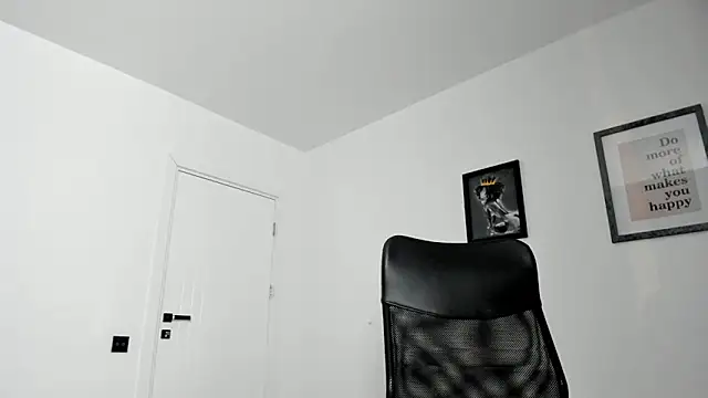 Snapshot of PortraitMarie chatting on January 2025 07:45:01 PM PortraitMarie online show from January 2025 07:45:01 PM