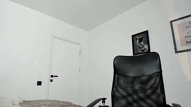 Snapshot of PortraitMarie chatting on January 2025 09:57:01 PM PortraitMarie online show from January 2025 09:57:01 PM