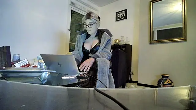 Snapshot of CharlotteVixxens chatting on March 2026 11:00:02 PM CharlotteVixxens online show from March 2026 11:00:02 PM