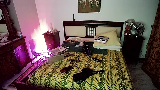 Snapshot of CharlotteVixxens chatting on March 2026 11:16:01 PM CharlotteVixxens online show from March 2026 11:16:01 PM