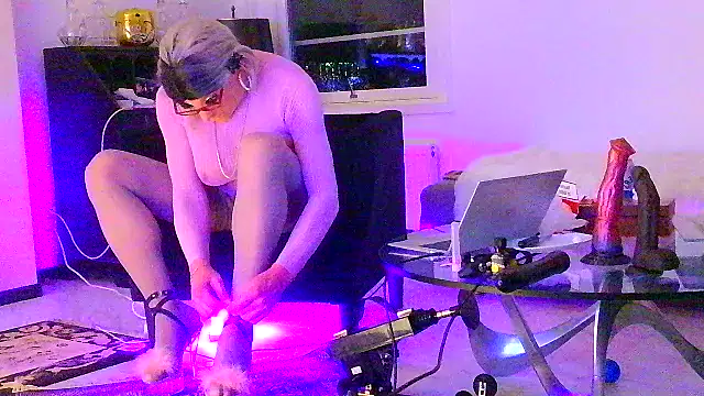 Snapshot of CharlotteVixxens chatting on April 2026 01:55:01 AM CharlotteVixxens online show from April 2026 01:55:01 AM