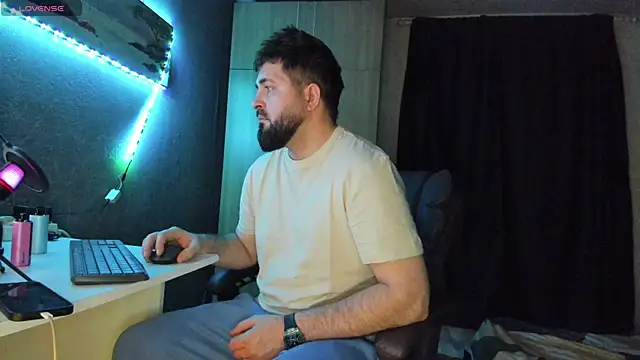 Snapshot of Eduu2322 chatting on March 2025 10:42:01 PM Eduu2322 online show from March 2025 10:42:01 PM