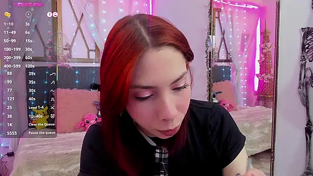 laura olssen online show from November 2025 12:30:01 PM