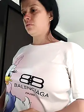 Snapshot of CurvySara1 chatting on May 2026 09:45:02 PM CurvySara1 online show from May 2026 09:45:02 PM