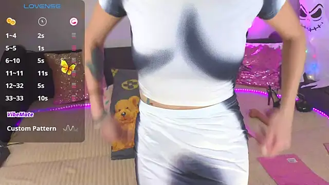 Snapshot of AlexaStoun chatting on October 2025 02:23:02 PM AlexaStoun online show from October 2025 02:23:02 PM