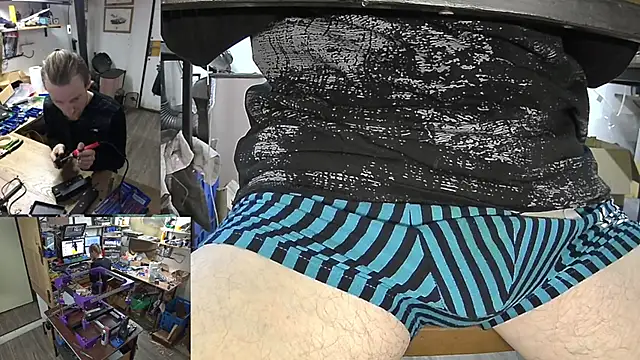 Snapshot of Happy_Michal chatting on December 2024 01:00:02 PM Happy Michal online show from December 2024 01:00:02 PM