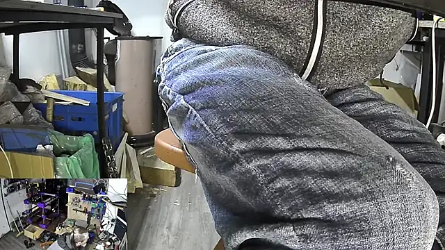 Snapshot of Happy_Michal chatting on December 2024 12:38:01 PM Happy Michal online show from December 2024 12:38:01 PM