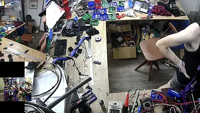 Snapshot of Happy_Michal chatting on December 2024 05:14:01 PM Happy Michal online show from December 2024 05:14:01 PM