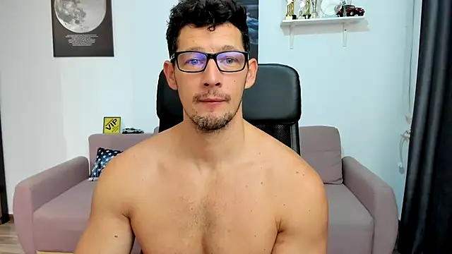 Snapshot of BrutusK08 chatting on November 2025 08:36:02 AM BrutusK08 online show from November 2025 08:36:02 AM