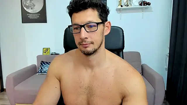 Snapshot of BrutusK08 chatting on November 2025 08:15:02 AM BrutusK08 online show from November 2025 08:15:02 AM