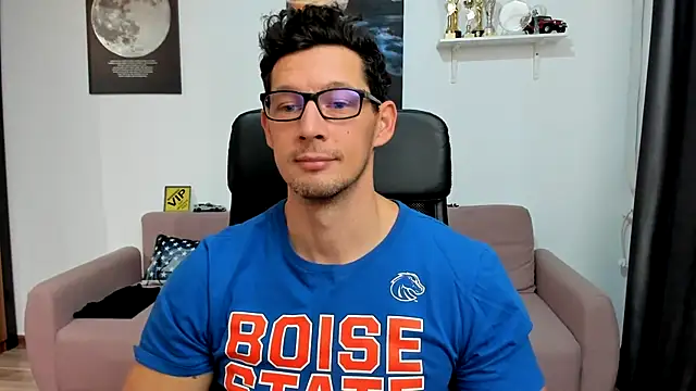 Snapshot of BrutusK08 chatting on November 2025 09:09:01 AM BrutusK08 online show from November 2025 09:09:01 AM