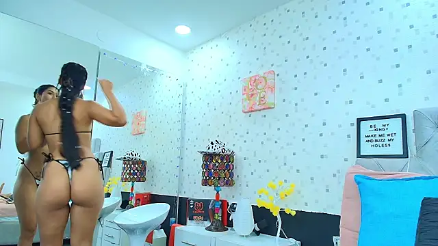 JulietaReyess online show from February 2025 02:48:02 PM