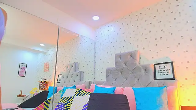 JulietaReyess online show from September 2025 11:59:02 AM