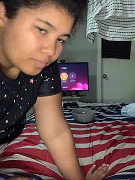 Snapshot of KittyLoroi chatting on October 2025 12:57:01 AM KittyLoroi online show from October 2025 12:57:01 AM