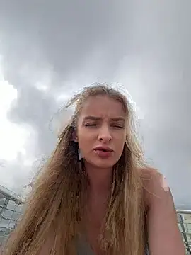 Snapshot of EvieEvans chatting on June 2026 03:39:02 PM EvieEvans online show from June 2026 03:39:02 PM