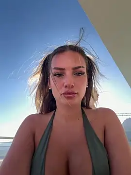 Snapshot of EvieEvans chatting on June 2026 05:24:02 PM EvieEvans online show from June 2026 05:24:02 PM
