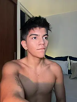 santiago 01 online show from December 2024 11:06:02 PM