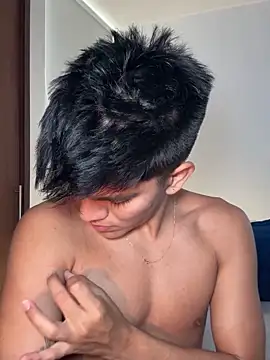 santiago 01 online show from December 2024 01:11:02 PM