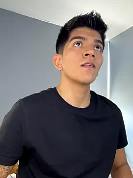 santiago 01 online show from October 2025 07:03:02 PM