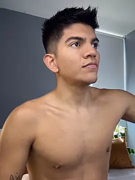 santiago 01 online show from October 2025 07:24:02 PM