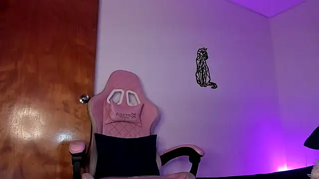 Snapshot of emily_lady20 chatting on January 2026 05:33:01 AM emily lady20 online show from January 2026 05:33:01 AM