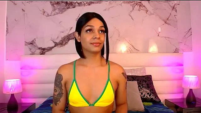 Snapshot of emily_lady20 chatting on April 2026 06:02:02 PM emily lady20 online show from April 2026 06:02:02 PM