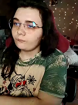 Snapshot of DenisHailey chatting on February 2025 07:18:02 AM DenisHailey online show from February 2025 07:18:02 AM