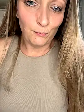 HoneyBluex online show from September 2025 11:14:01 AM