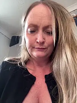 HoneyBluex online show from March 2026 01:05:01 PM