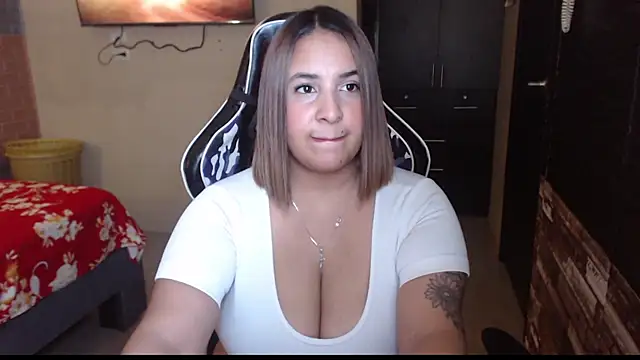 Snapshot of KathyHardcore69 chatting on April 2026 02:04:01 AM KathyHardcore69 online show from April 2026 02:04:01 AM