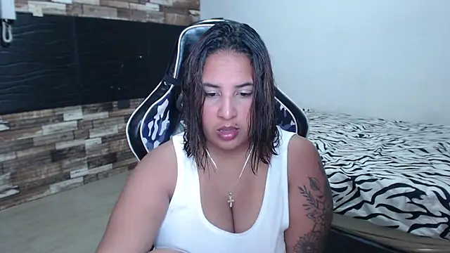 Snapshot of KathyHardcore69 chatting on May 2026 03:44:02 AM KathyHardcore69 online show from May 2026 03:44:02 AM