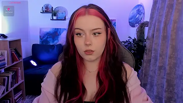 Snapshot of CoralineKeyns chatting on March 2026 06:41:03 AM CoralineKeyns online show from March 2026 06:41:03 AM