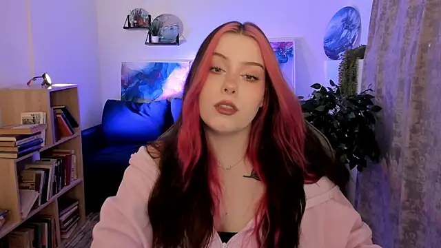 Snapshot of CoralineKeyns chatting on April 2026 05:14:01 AM CoralineKeyns online show from April 2026 05:14:01 AM