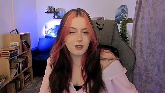 Snapshot of CoralineKeyns chatting on April 2026 05:30:01 AM CoralineKeyns online show from April 2026 05:30:01 AM