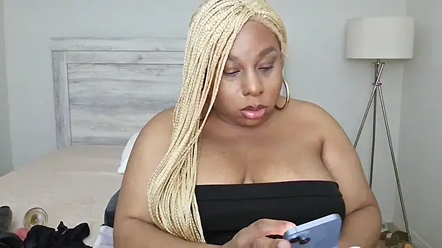 Snapshot of Carmen_Cream chatting on November 2025 05:50:02 AM Carmen Cream online show from November 2025 05:50:02 AM