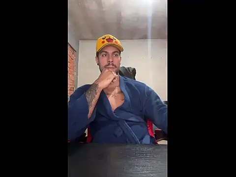 izaque monteiro  online show from May 2026 09:05:02 PM