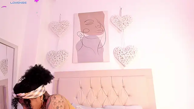 Snapshot of daiana_curly chatting on February 2025 02:37:01 PM daiana curly online show from February 2025 02:37:01 PM