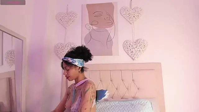 Snapshot of daiana_curly chatting on February 2025 12:58:01 PM daiana curly online show from February 2025 12:58:01 PM